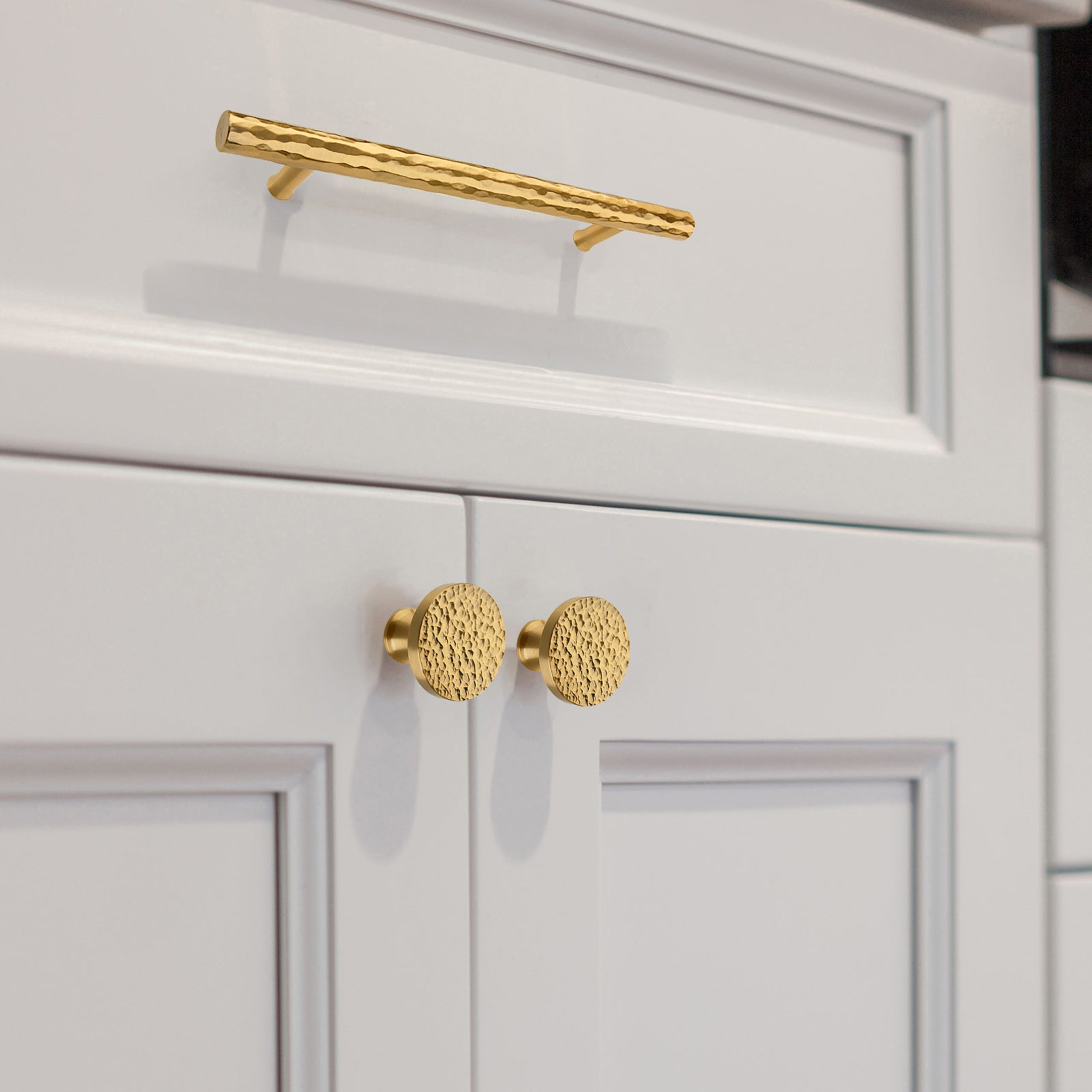 Akicon Hammered Polished Gold Kitchen Cabinet Knobs 1-1/4 inch (32 mm) Diameter 100% Solid Brass Drawer Kno